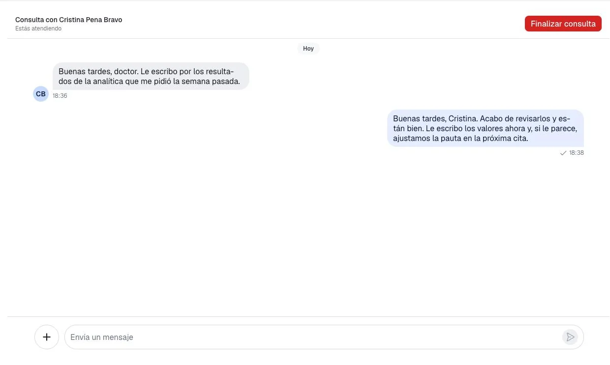 Consulta por chat en el software: conversación entre médico y paciente